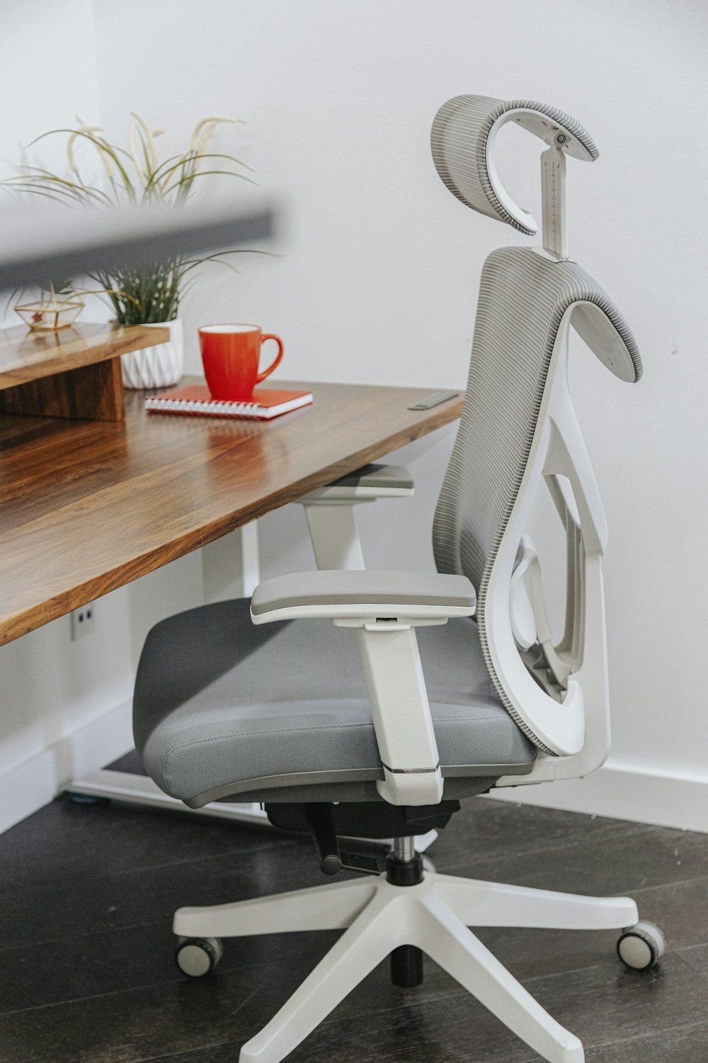 An office chair sitting on top of a wooden desk