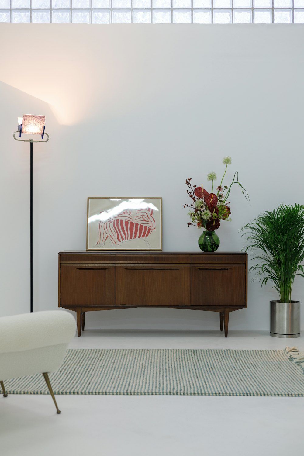A living room with white walls and a white rug